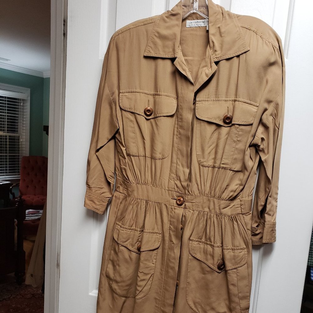 LIZ CLAIBORNE DRESS -LIGHT BROWN-SIZE 4-4 POCKET FRONT-LONG SLEEVES